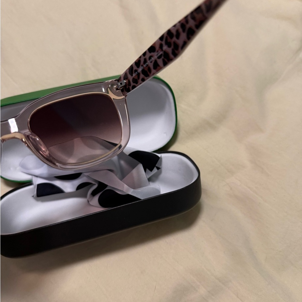 Kate Spade - Picture 2 of 3
